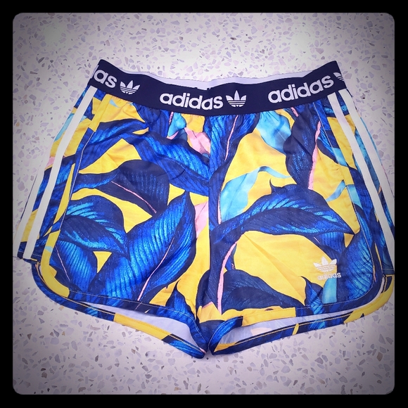 Adidas short - Picture 1 of 2